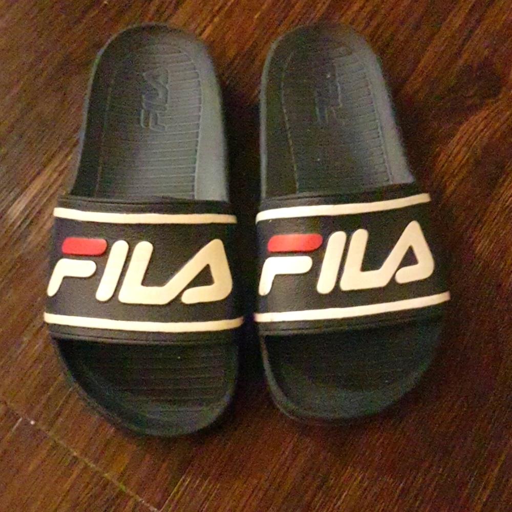 Kid Fila slides size
